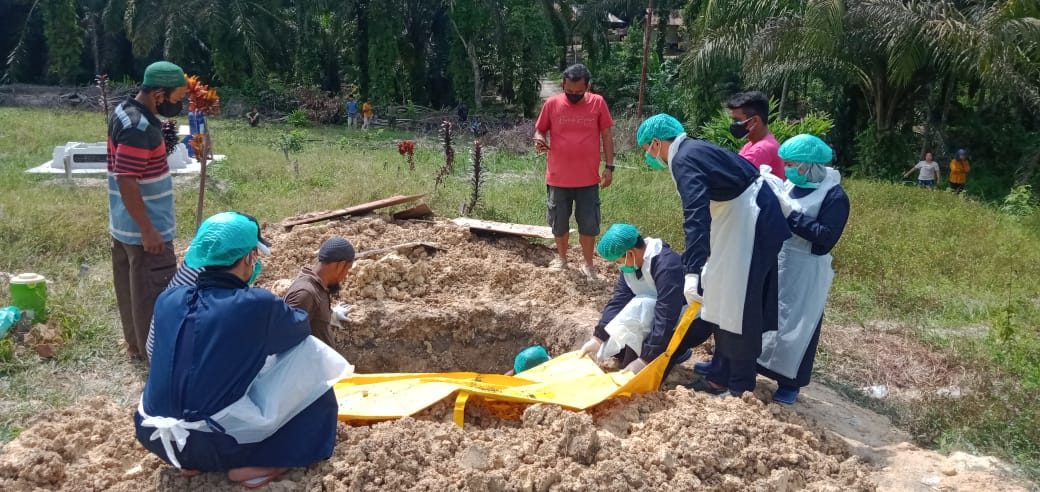 penggalian makam korban Ilham